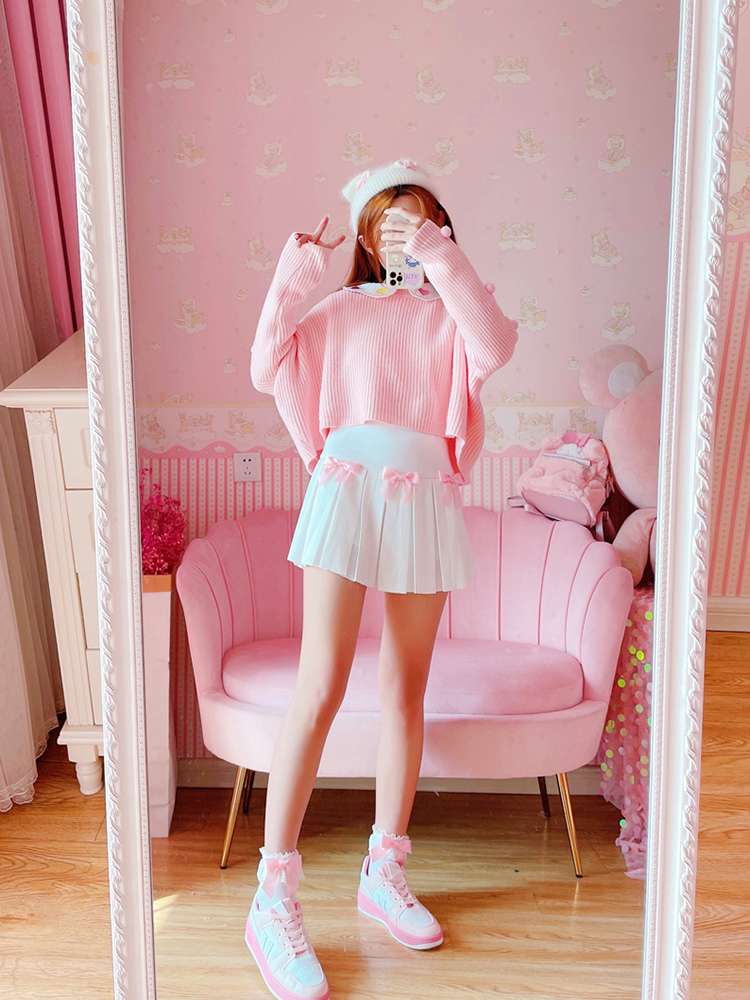 Model styling Baby Doll Pink Bow pleated skort with a cute top, DDLGirl look