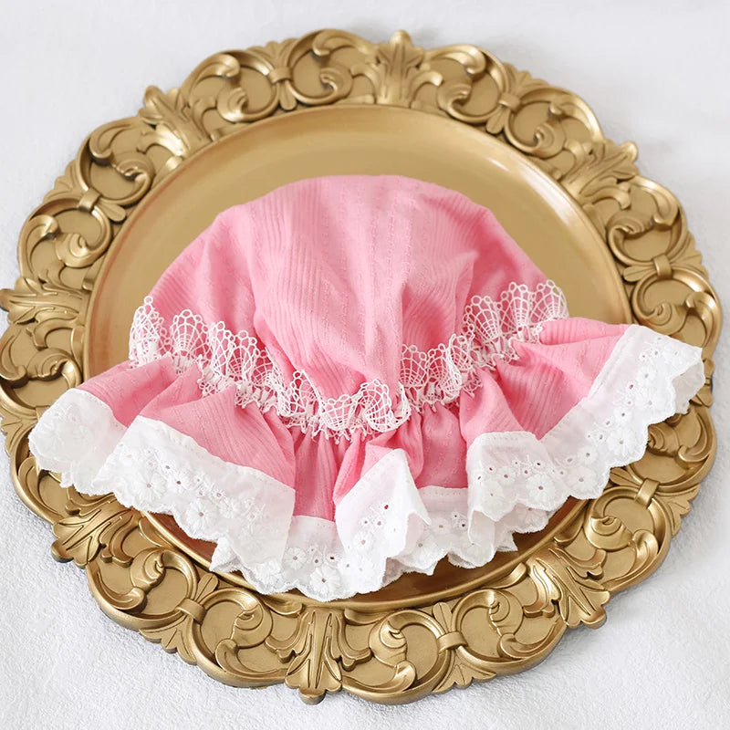 Delicate pink bonnet with lace for Lolita tea party looks