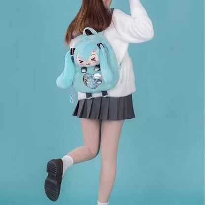 Soft plush backpack featuring a cute anime ":3" expression, perfect for kawaii fans, cosplay, and daily essentials.