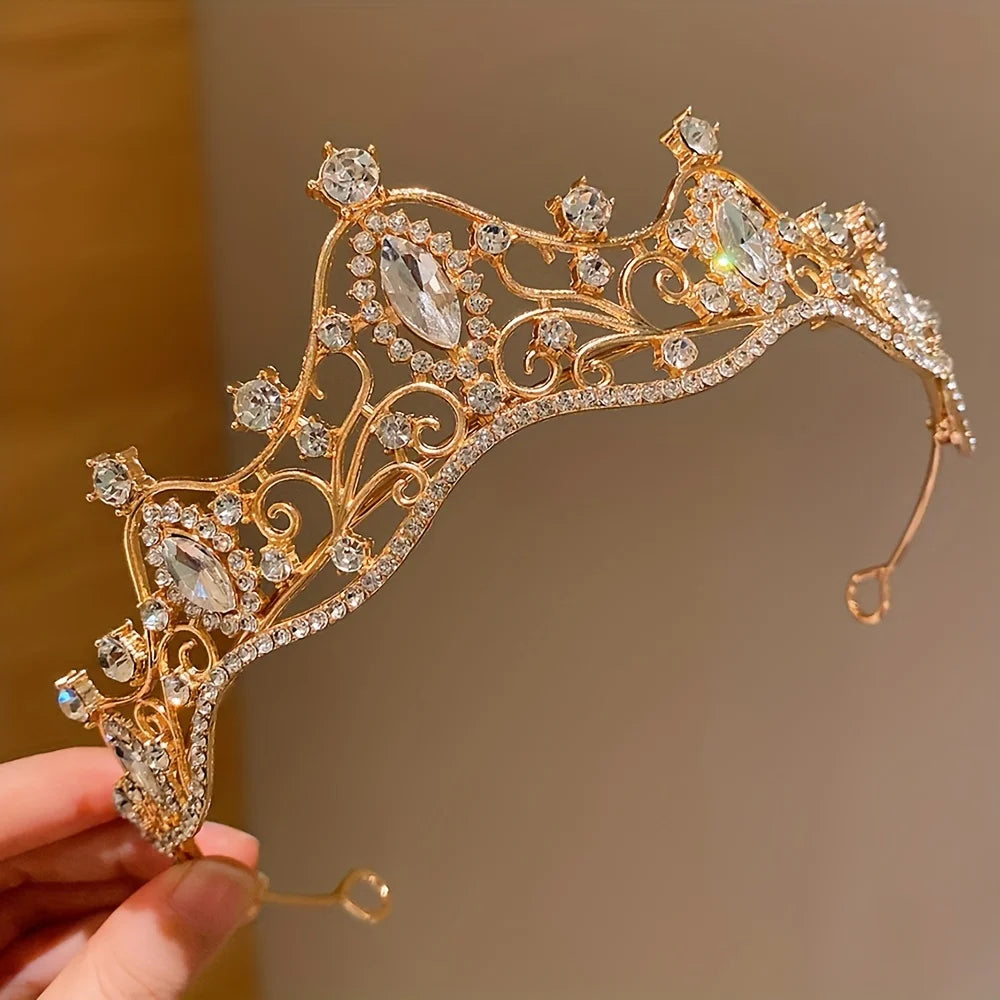Shiny gold crown clip for kids – sparkly princess hair accessory made for playful, magical moments.